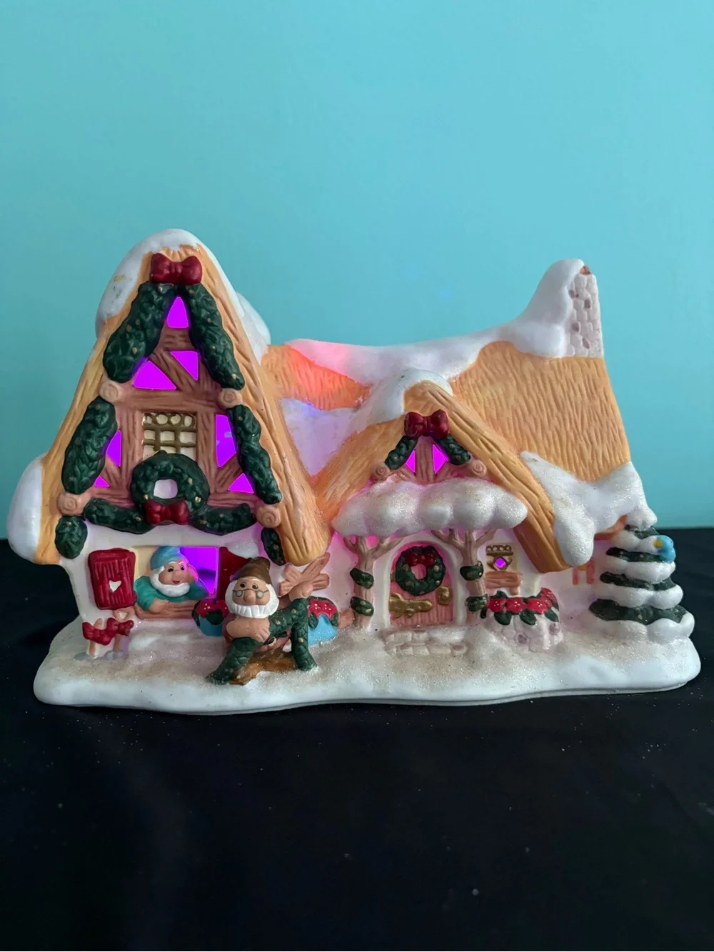 2004 Disney Snow White Seven Dwarfs Christmas Village House Cottage Light-Up